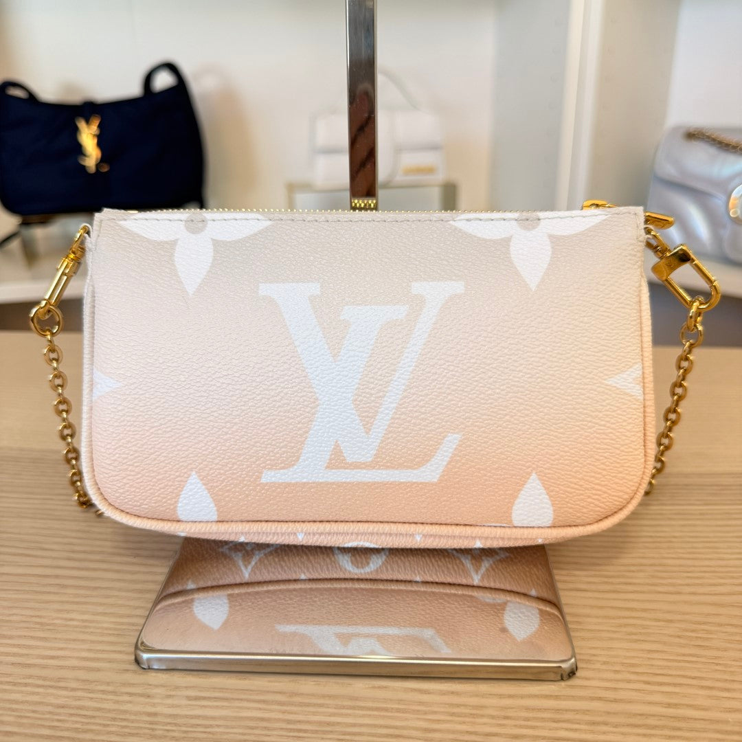 Louis Vuitton Monogram Giant By The Pool Multi Pochette Accessories Brume Small Pouch