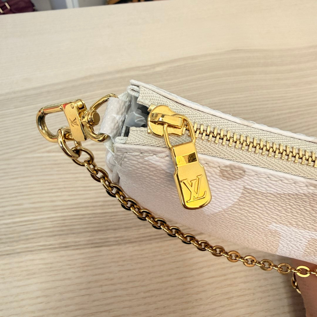 Louis Vuitton Monogram Giant By The Pool Multi Pochette Accessories Brume Small Pouch