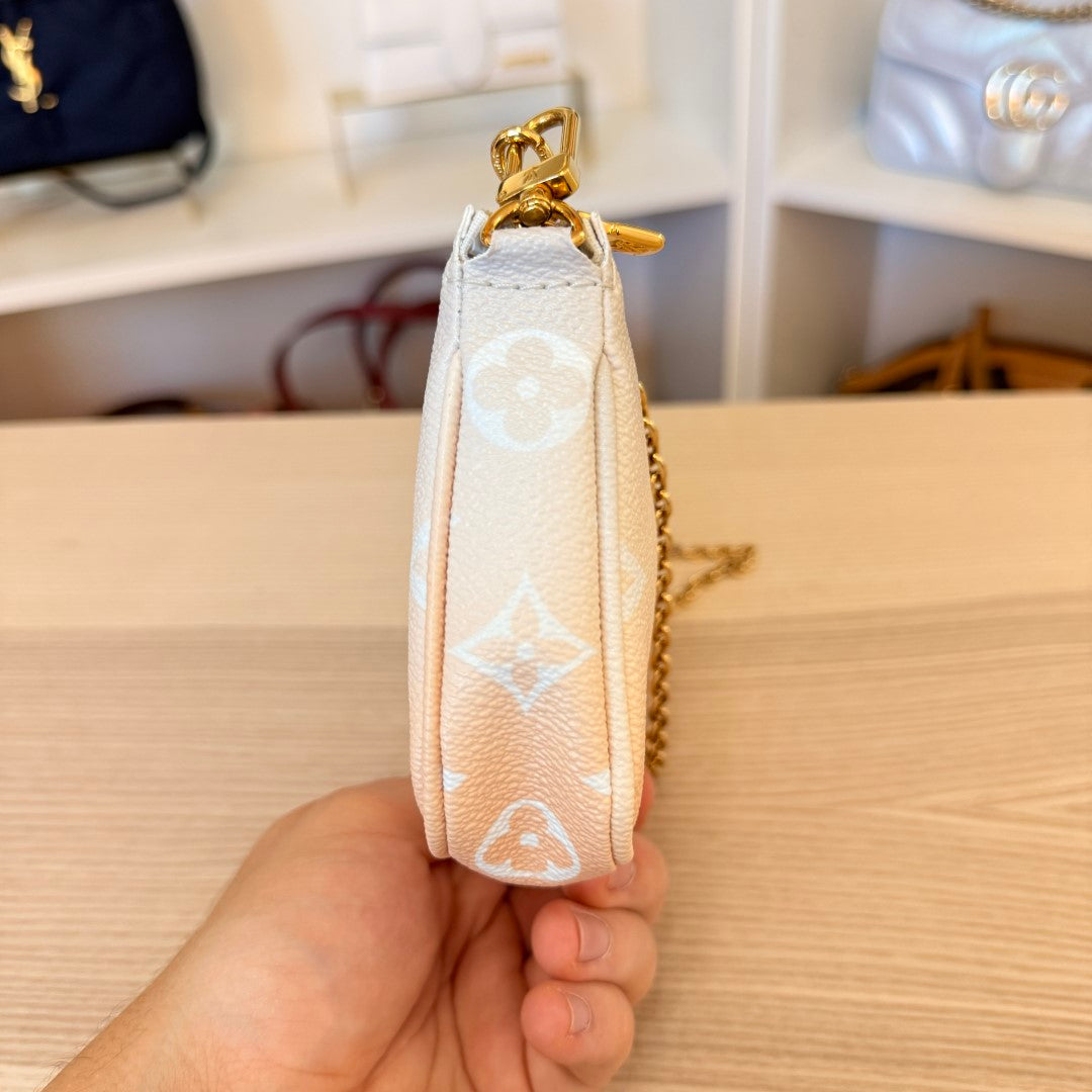 Louis Vuitton Monogram Giant By The Pool Multi Pochette Accessories Brume Small Pouch
