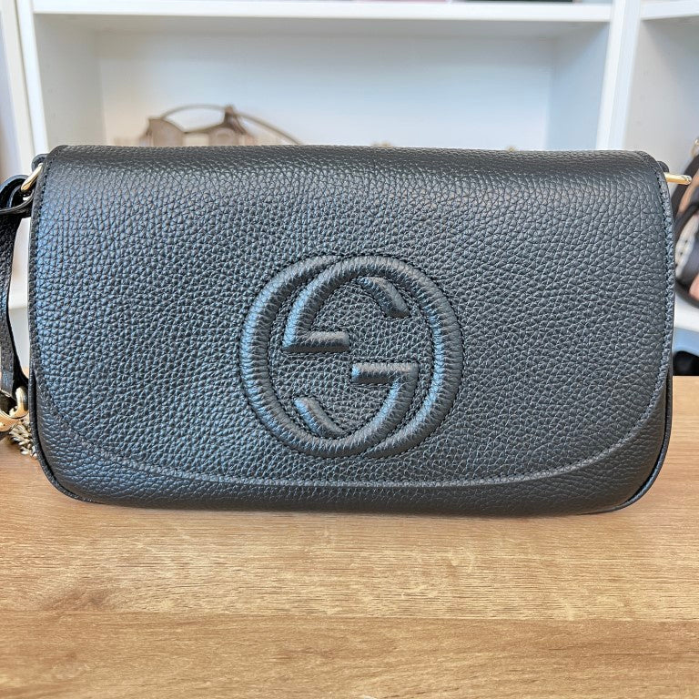 Gucci Pebbled Calfskin Medium Soho Flap Crossbody Black