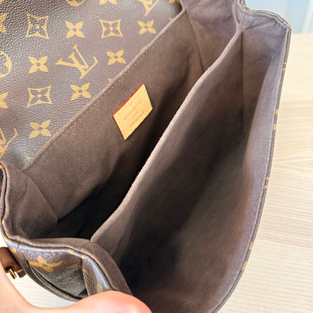 Louis Vuitton Monogram Pochette Metis