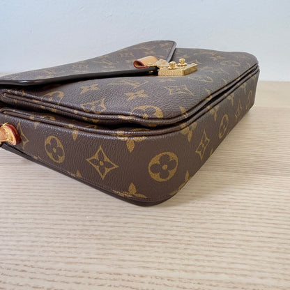Louis Vuitton Monogram Pochette Metis