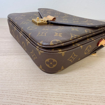 Louis Vuitton Monogram Pochette Metis