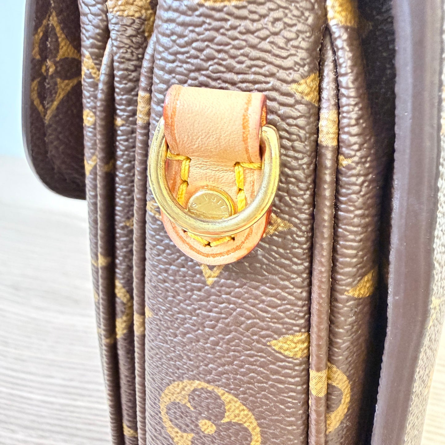 Louis Vuitton Monogram Pochette Metis