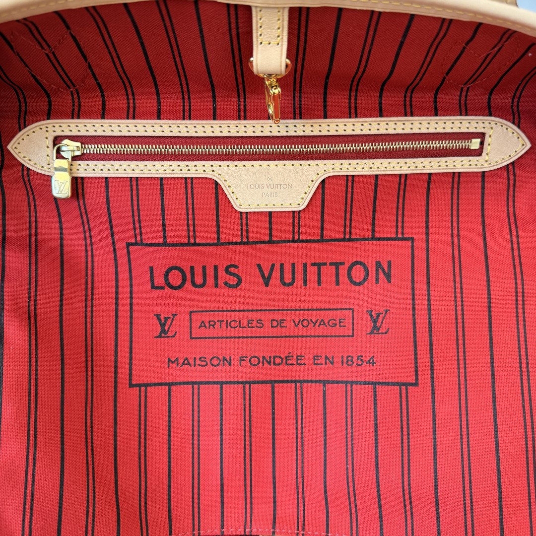 Louis Vuitton Neverfull MM Monogram Cherry