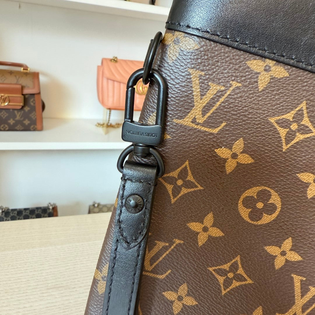 Louis Vuitton Monogram Macassar Pochette To-Go Black