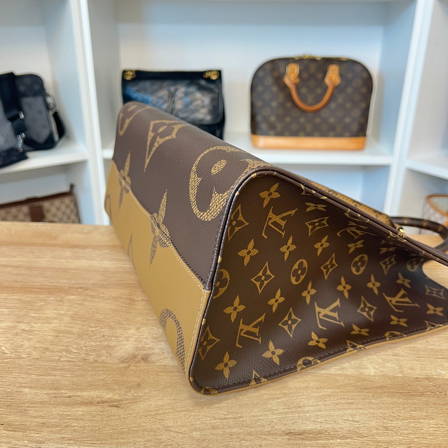 Louis Vuitton Reverse Monogram Giant Onthego MM