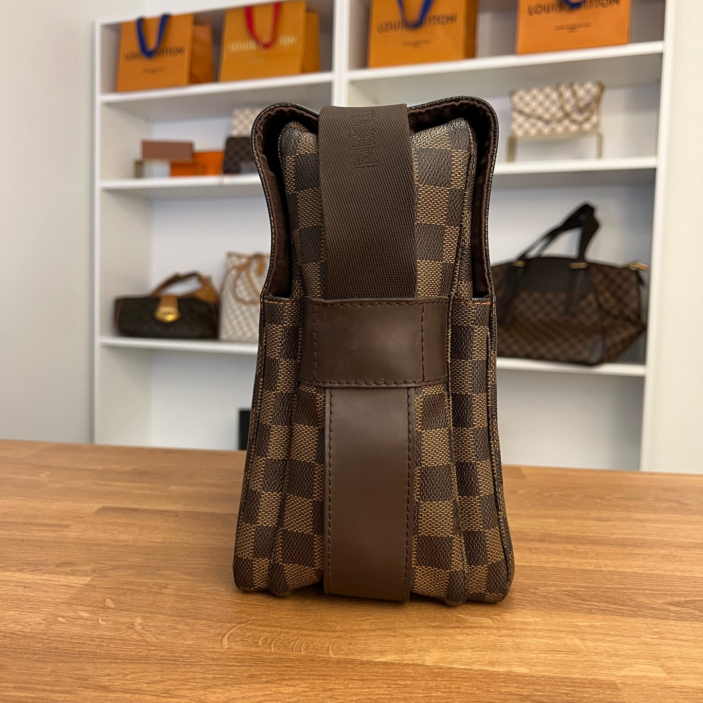 Pre-Owned Louis Vuitton Damier Ebene Naviglio