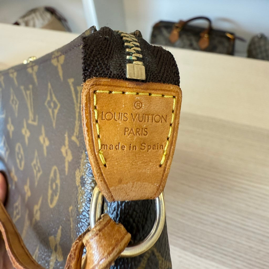 Louis Vuitton Monogram Pochette Accessories