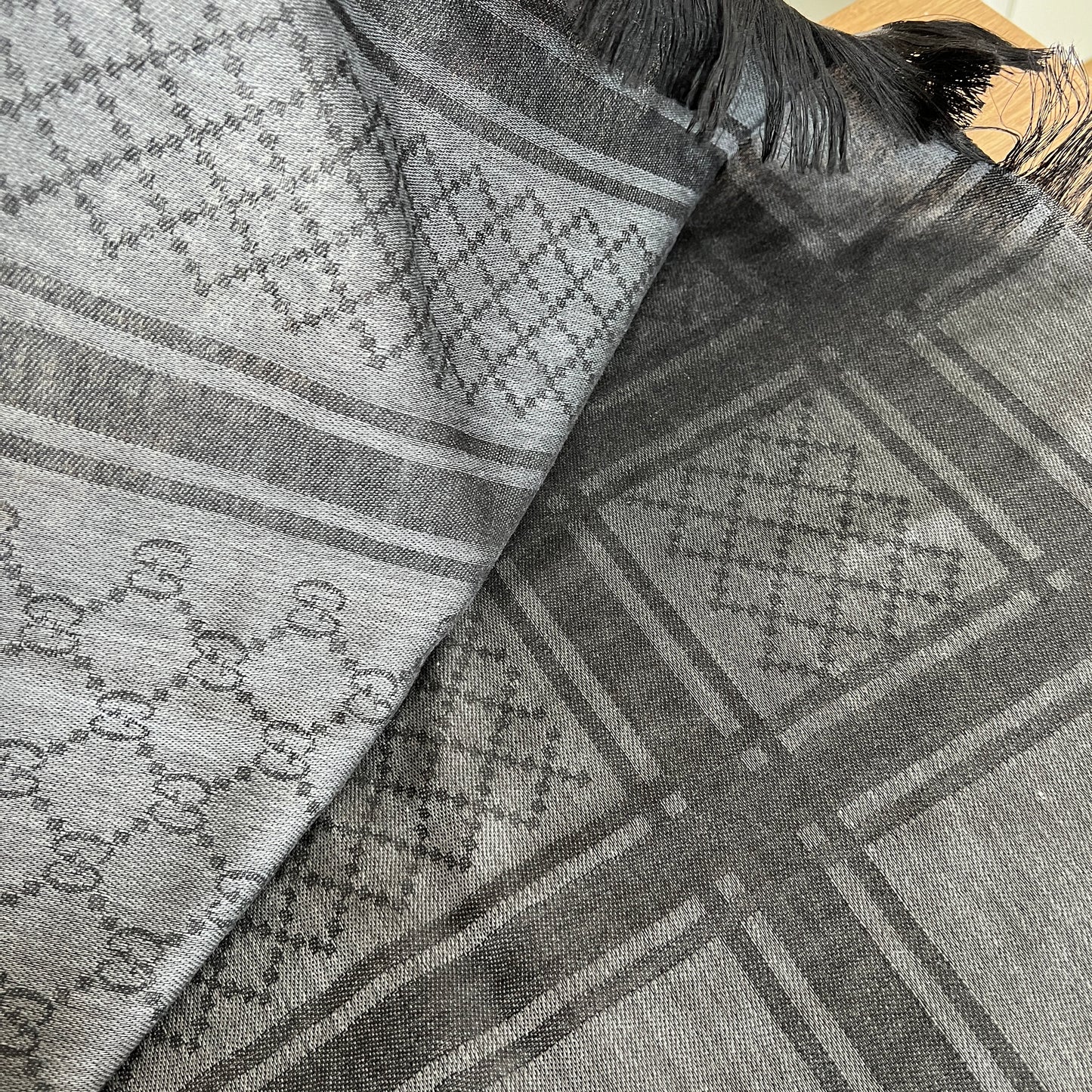 Brand New GG Print Scarf Grey/Black 140x140cm