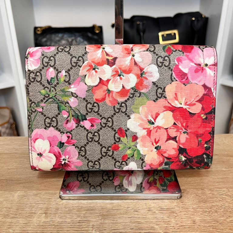 Gucci GG Supreme Monogram Blooms Mini Dionysus Chain Wallet Beige Multicolor Dry Rose