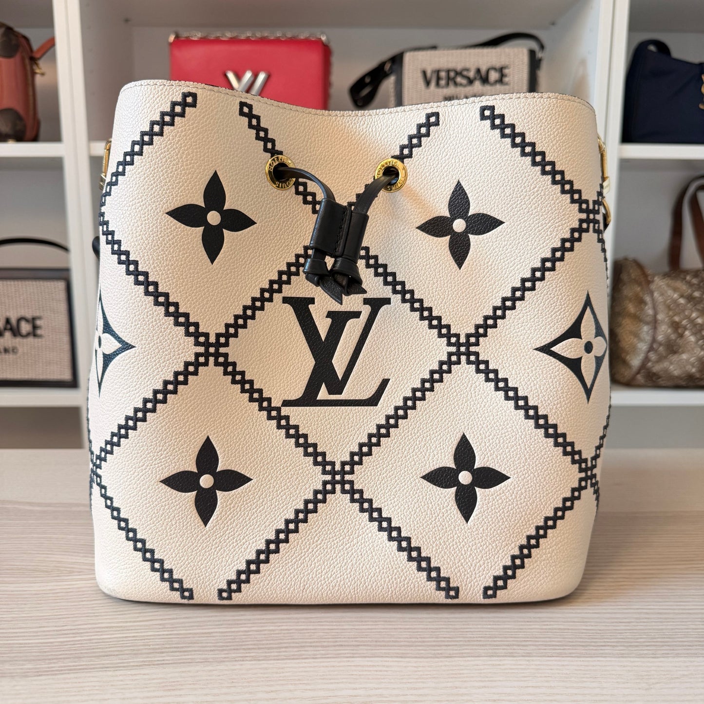 Louis Vuitton Empreinte Monogram Giant Broderies Neonoe MM Cream Black