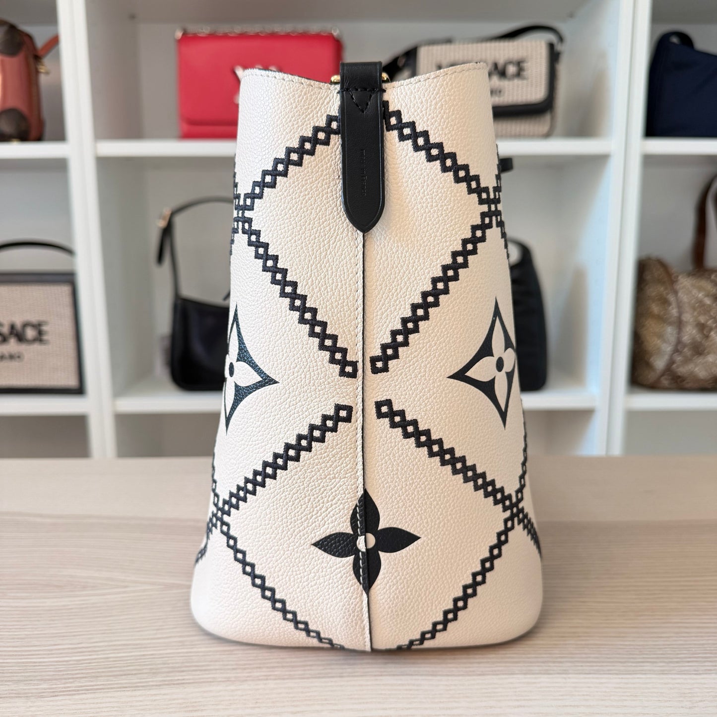 Louis Vuitton Empreinte Monogram Giant Broderies Neonoe MM Cream Black