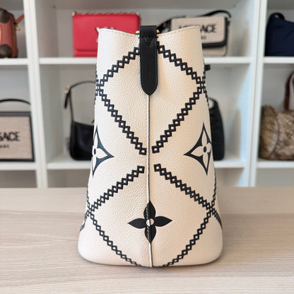 Louis Vuitton Empreinte Monogram Giant Broderies Neonoe MM Cream Black