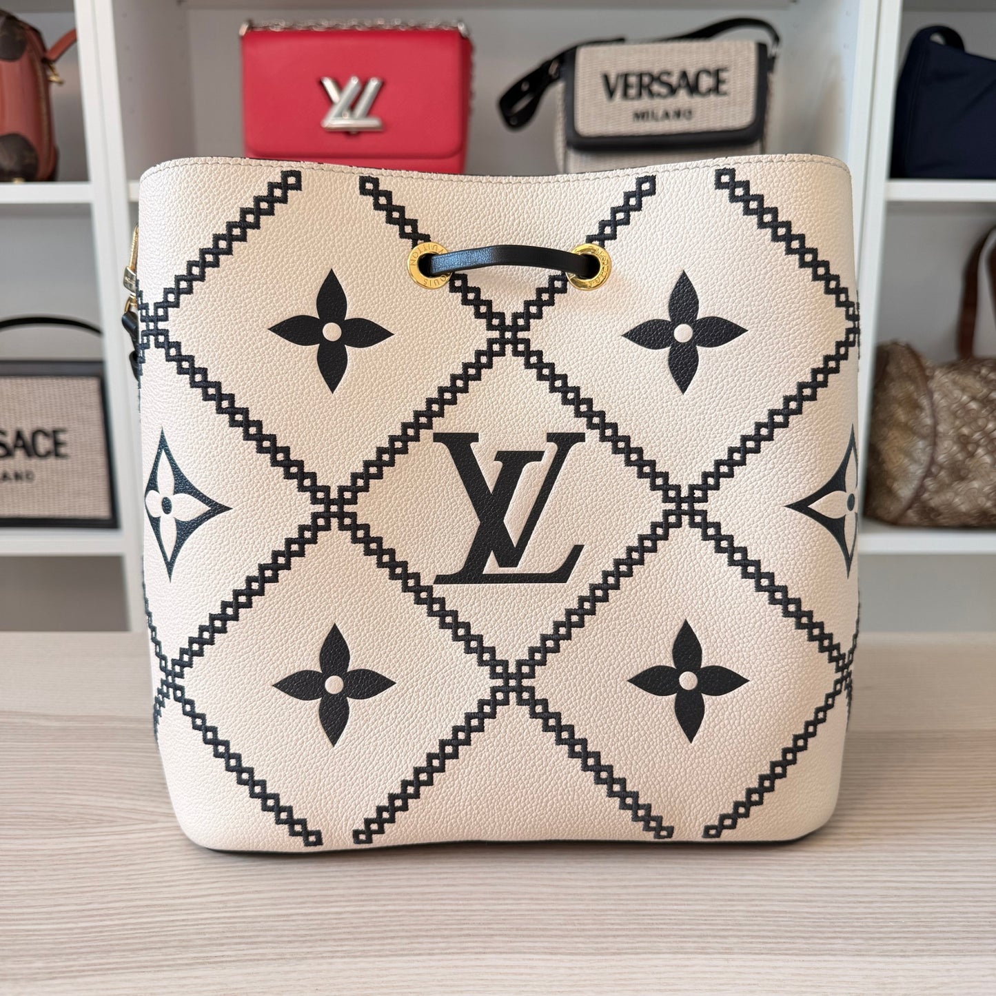 Louis Vuitton Empreinte Monogram Giant Broderies Neonoe MM Cream Black