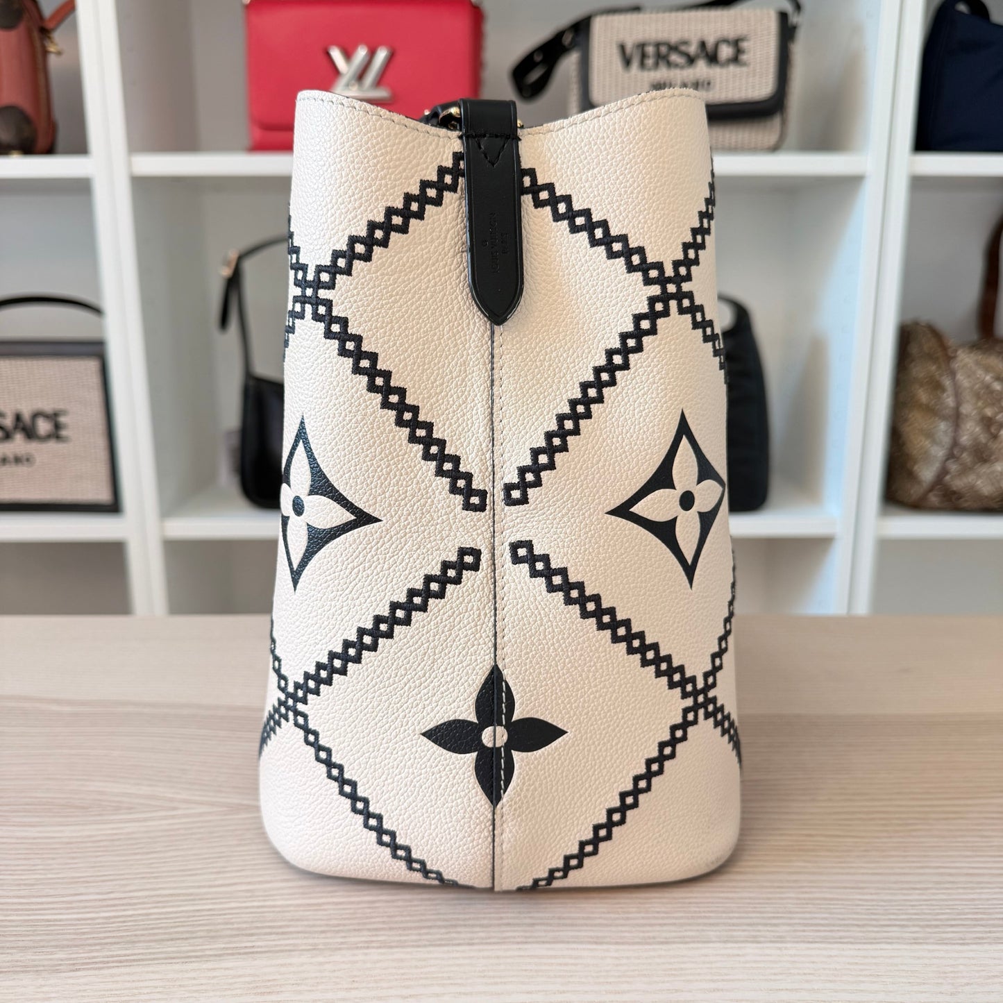 Louis Vuitton Empreinte Monogram Giant Broderies Neonoe MM Cream Black