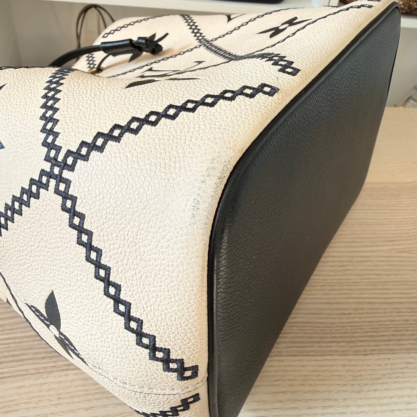 Louis Vuitton Empreinte Monogram Giant Broderies Neonoe MM Cream Black