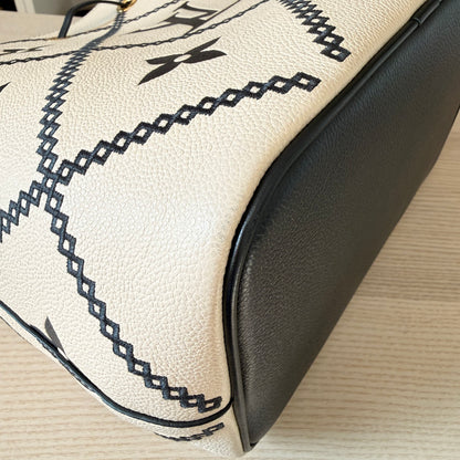 Louis Vuitton Empreinte Monogram Giant Broderies Neonoe MM Cream Black