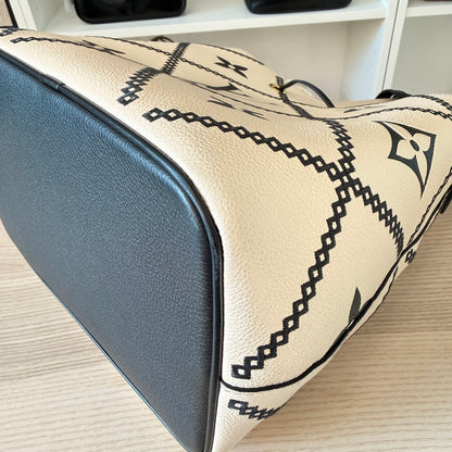 Louis Vuitton Empreinte Monogram Giant Broderies Neonoe MM Cream Black