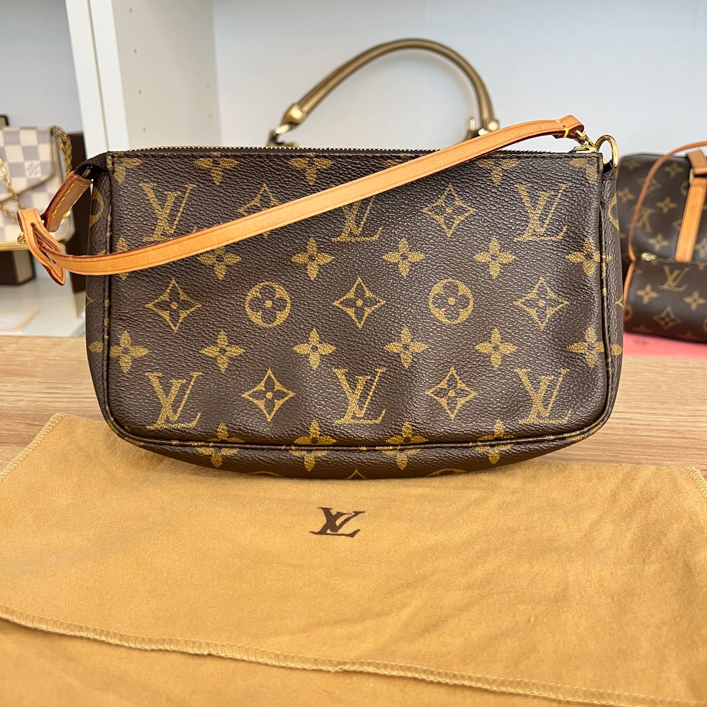 Pre-Owned Louis Vuitton Monogram Pochette Accessoires