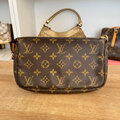 Pre-Owned Louis Vuitton Monogram Pochette Accessoires