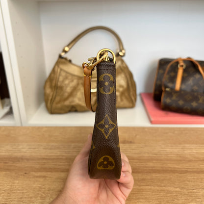 Pre-Owned Louis Vuitton Monogram Pochette Accessoires