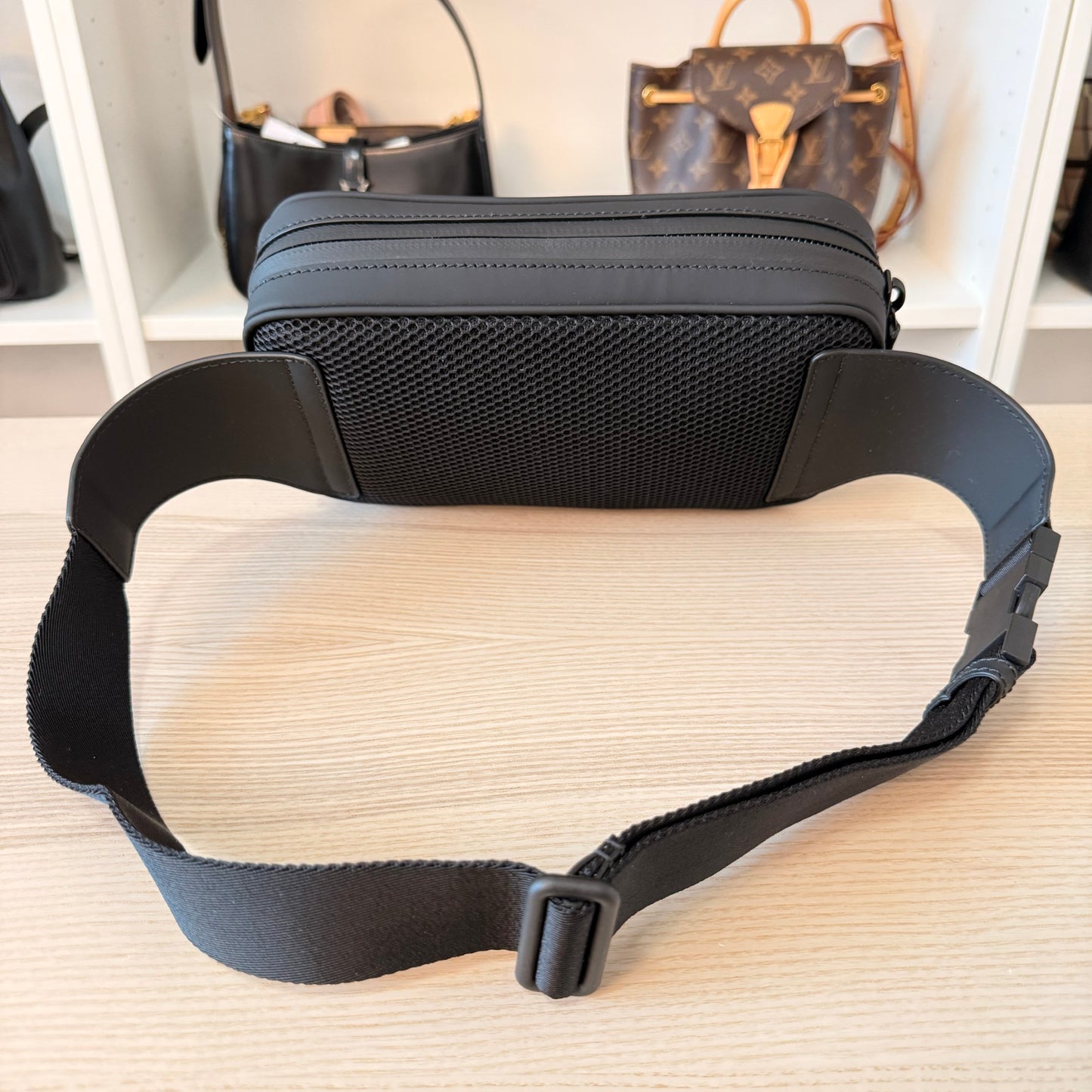 Gucci Rubber Effect Leather Belt Bag Small Black 80