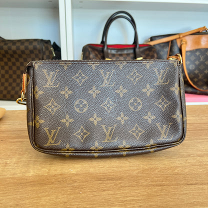 Pre-Owned Louis Vuitton Monogram Pochette Accessoires