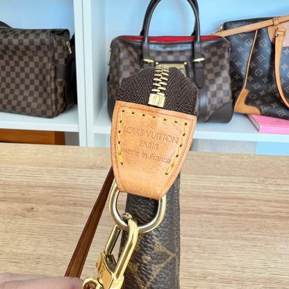 Pre-Owned Louis Vuitton Monogram Pochette Accessoires