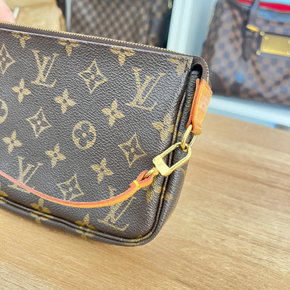 Pre-Owned Louis Vuitton Monogram Pochette Accessoires