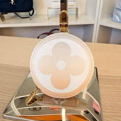 Louis Vuitton Monogram Giant By The Pool Multi Pochette Accessories Brume Coin Purse