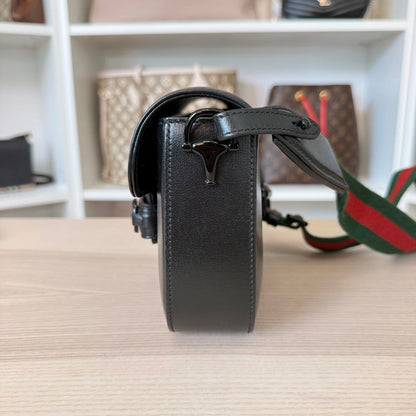 Luxe Vault Gucci Monochrome Horsebit 1955 shoulder bag in black leather, side view showing strap attachment