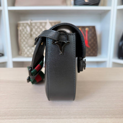 Luxe Vault Gucci Monochrome Horsebit 1955 shoulder bag in black leather, side profile view with adjustable strap.