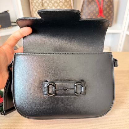 Luxe Vault Gucci Monochrome Horsebit 1955 shoulder bag in black leather with matching black metal hardware